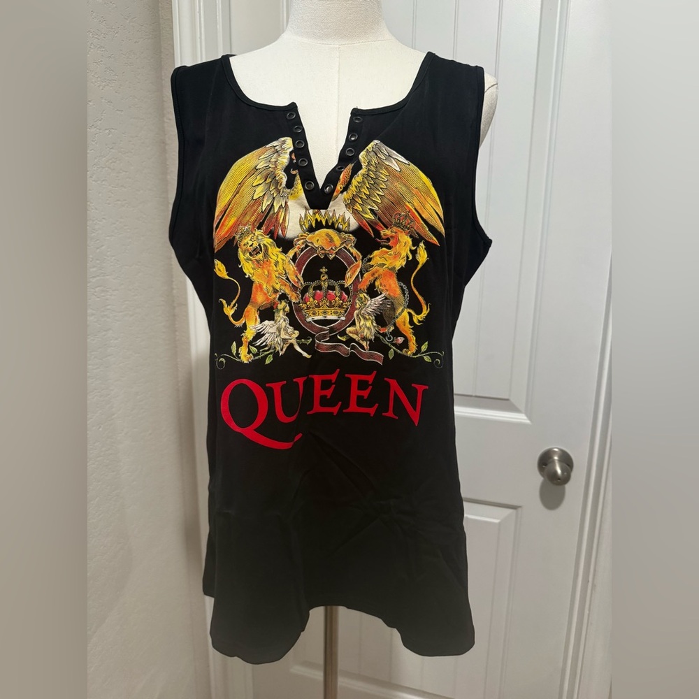 New Queen Graphic Sleeveless Black Tank Top with Lace-Up Neck